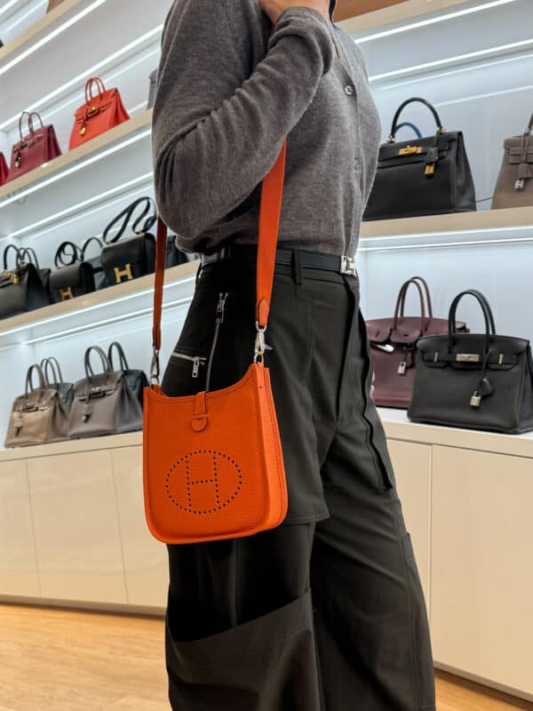 4A406849-E272-4BD9-B446-4AB690A4A90E 4A406849-E272-4BD9-B446-4AB690A4A90E