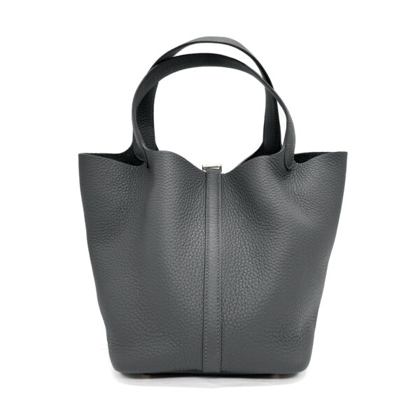 3BA2F8E8-33E6-4BD0-98A3-91895B9B8697 3BA2F8E8-33E6-4BD0-98A3-91895B9B8697