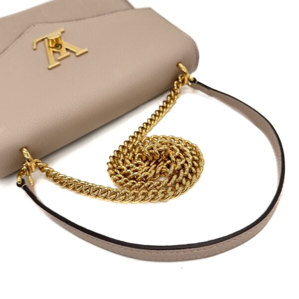 7F9397CF-4B26-4D18-A738-18CCFA580FB7 7F9397CF-4B26-4D18-A738-18CCFA580FB7