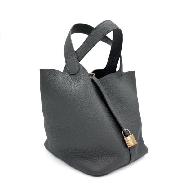 A55AD776-4239-45CA-80BC-F36E0101EE10 A55AD776-4239-45CA-80BC-F36E0101EE10