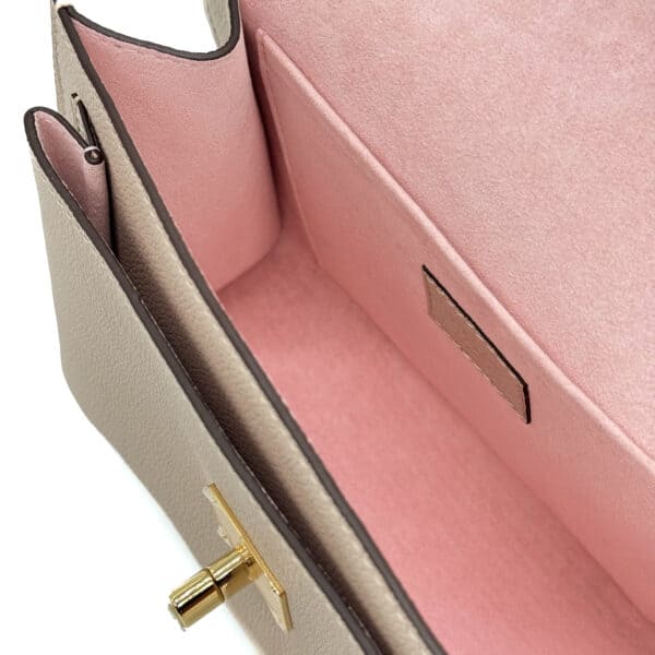 CF47D904-720A-4AA7-A38C-829C3188A953 CF47D904-720A-4AA7-A38C-829C3188A953