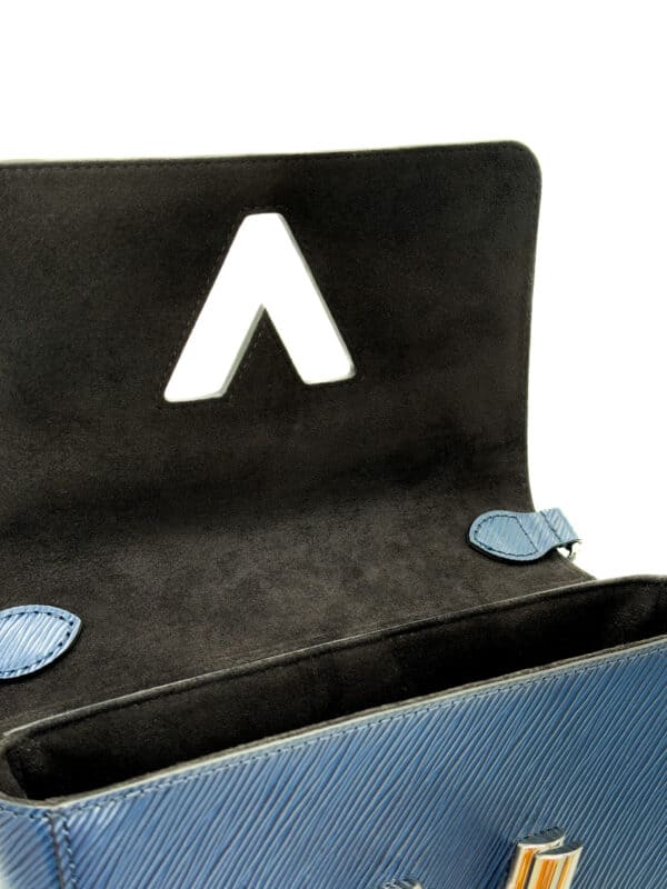 B77FAA52-7E7E-43C1-8178-197AA09ED999 B77FAA52-7E7E-43C1-8178-197AA09ED999